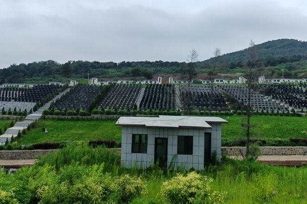 沈阳墓园购买墓地选择圣龙泉公墓，确保殡葬服务的规范化、专业化和人性化！